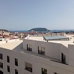 Deniz Manzarali, Bueyuek Markete Yakin Ev