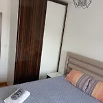 Deniz Manzarali, Bueyuek Markete Yakin Ev
