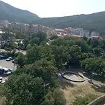 Deniz Manzarali, Bueyuek Markete Yakin Ev