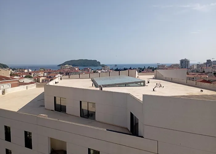 Deniz Manzarali, Bueyuek Markete Yakin Ev